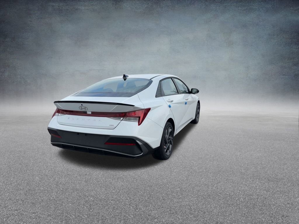 Used 2025 Hyundai Elantra SEL image 21