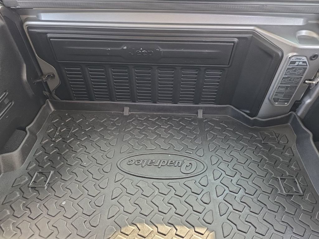 Used 2019 Jeep Wrangler Unlimited Sahara image 11