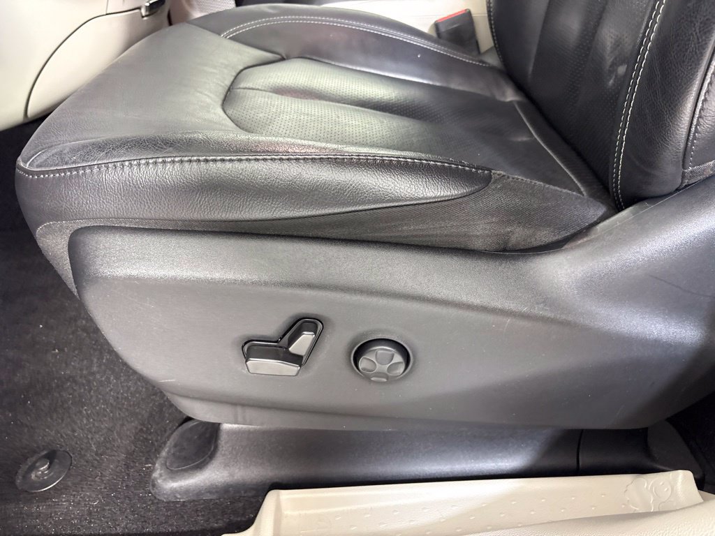 Used 2022 Chrysler Pacifica Touring-L FWD image 15