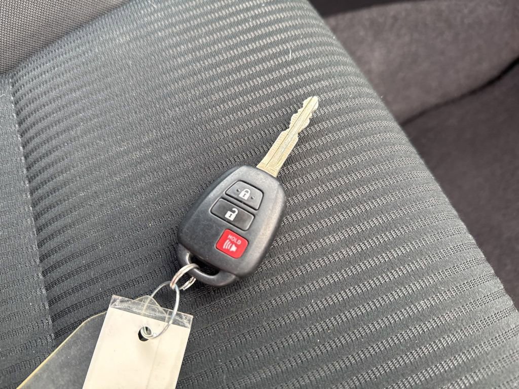 Used 2015 Toyota RAV4 LE image 38