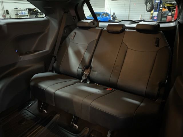 Used 2022 Toyota Sienna XLE Woodland Edition image 25