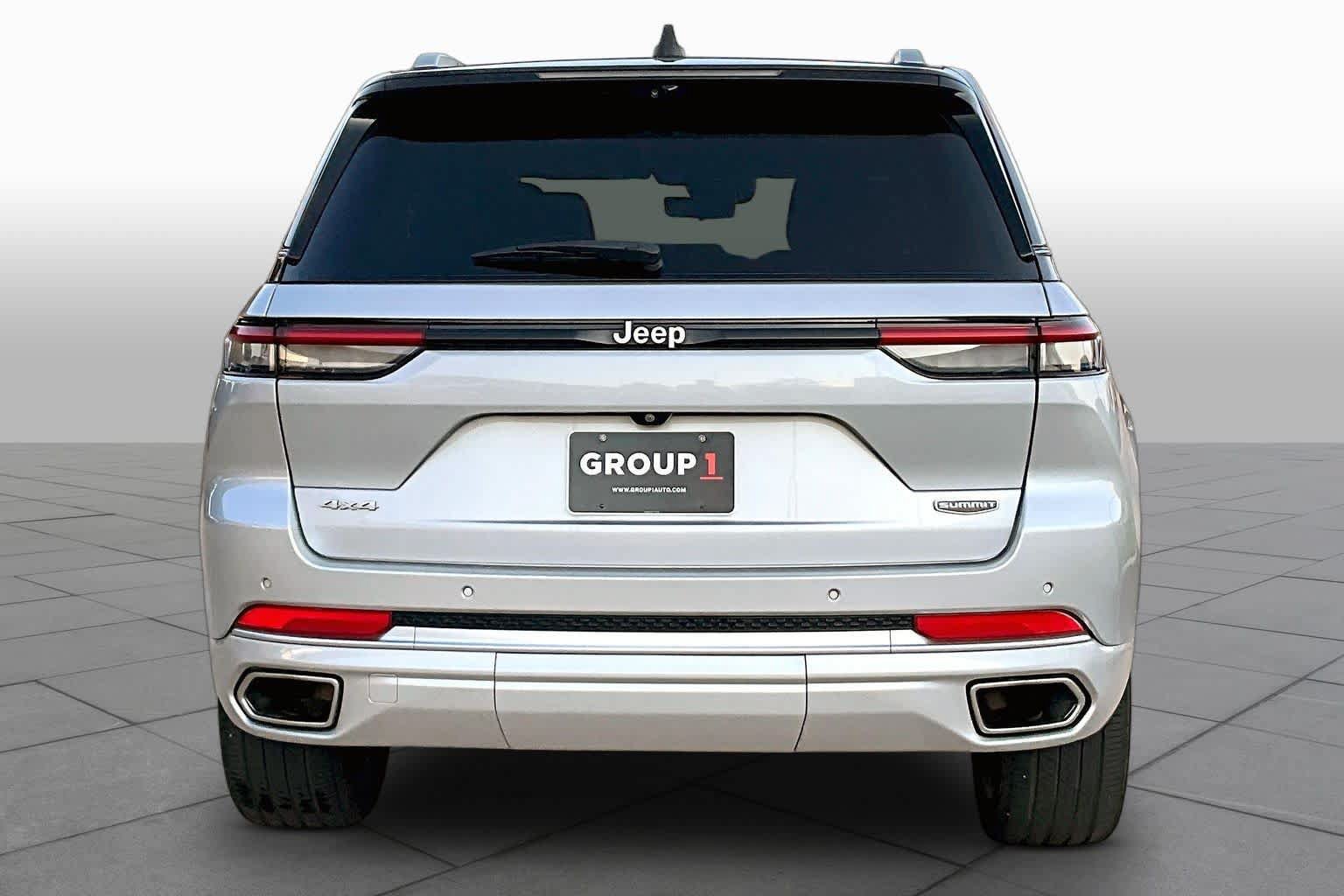 Used 2022 Jeep Grand Cherokee Summit AWD/4WD image 4