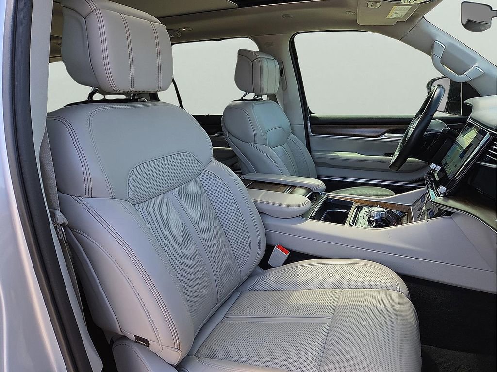 Used 2023 Jeep Grand Wagoneer 4WD image 9