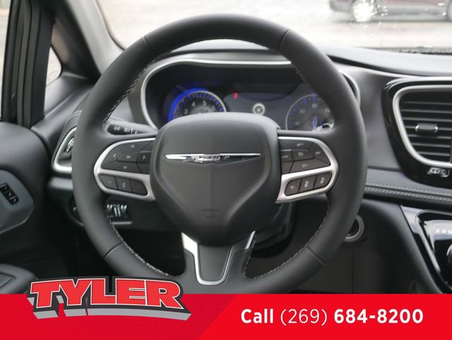 New 2026 Chrysler Pacifica Select AWD/4WD image 44