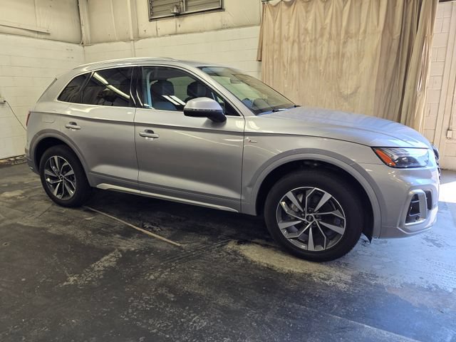 Used 2023 Audi Q5 2.0T Premium Plus w/ Premium Plus Package AWD/4WD image 6