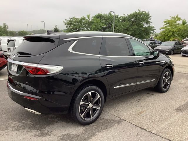 Used 2022 Buick Enclave Essence w/ Sport Touring Edition image 5