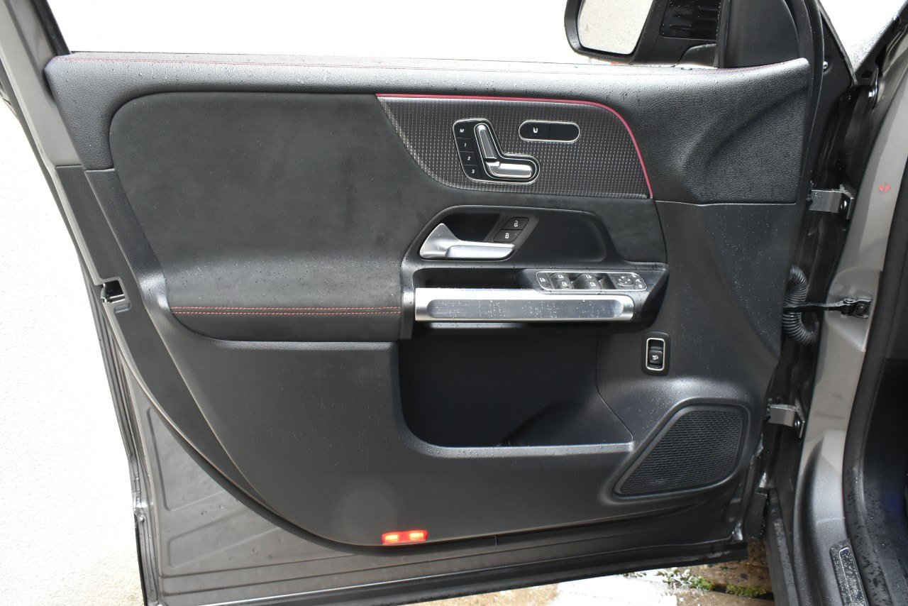 Used 2022 Mercedes-Benz EQB 300 4MATIC image 14