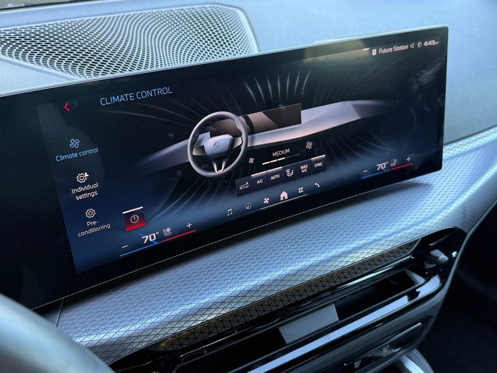 Certified 2025 BMW M440i image 27