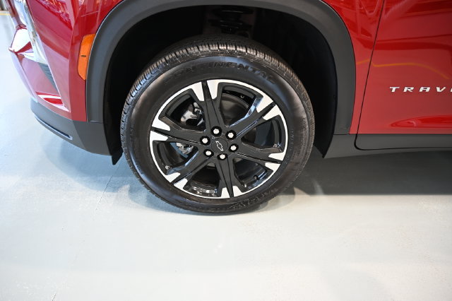 New 2027 Chevrolet Traverse LT w/ LPO, Floor Liner Package FWD image 30