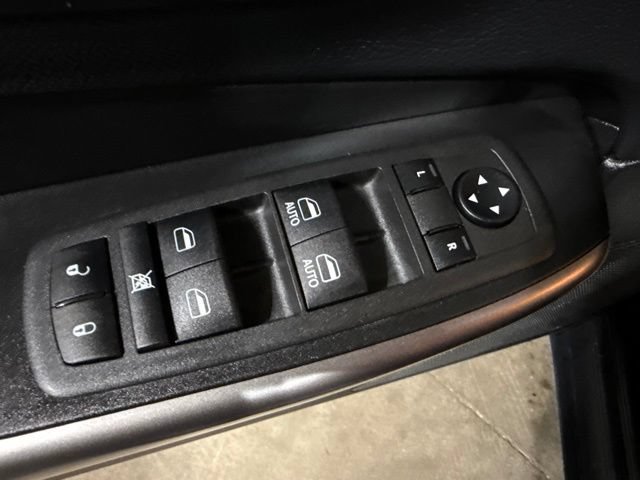 Used 2022 Jeep Cherokee Latitude Lux w/ Mopar Interior Package AWD/4WD image 3