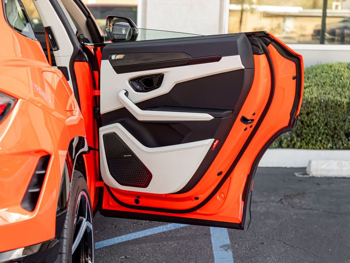 Used 2025 Lamborghini Urus SE image 22