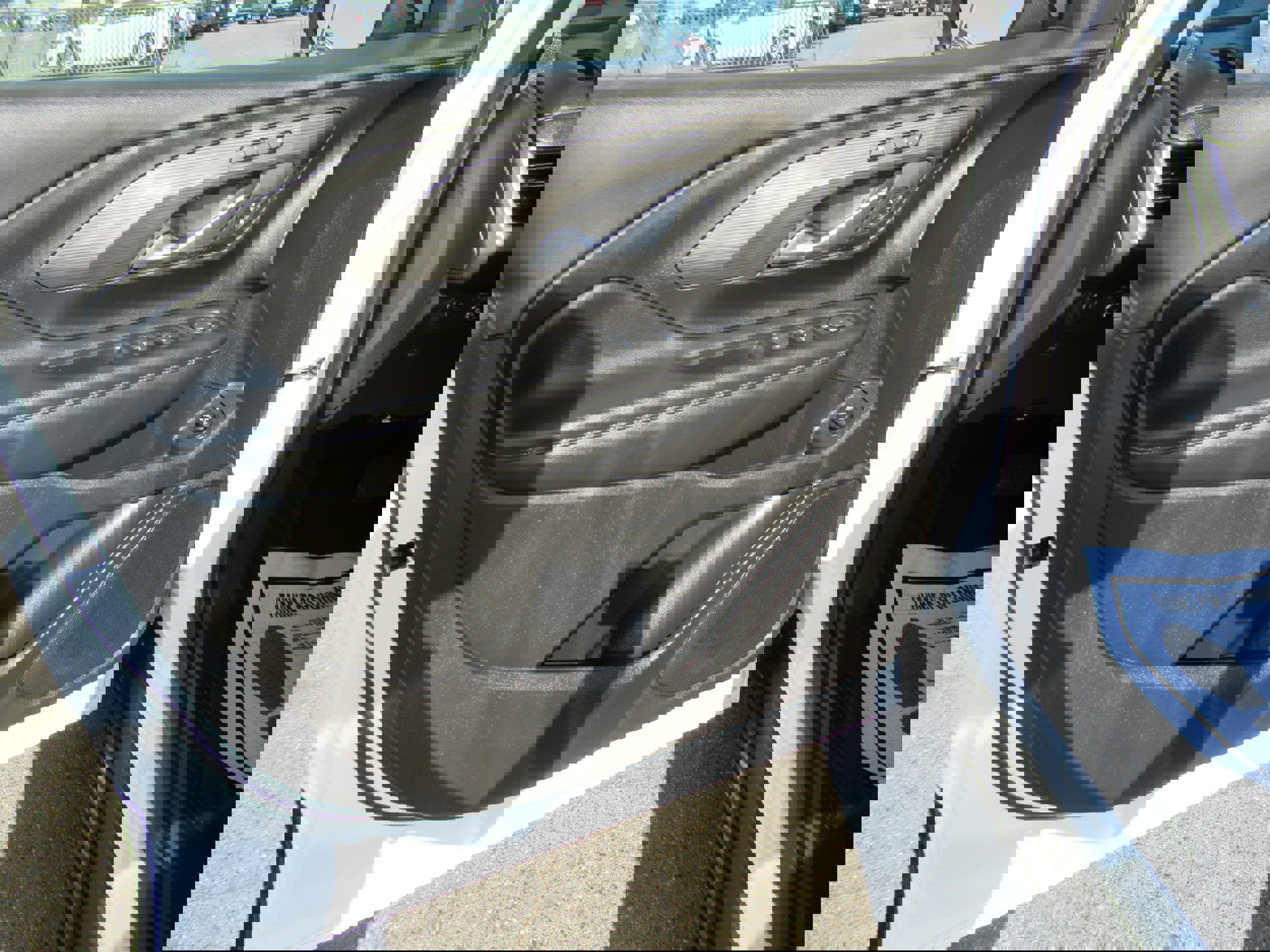 Used 2023 GMC Terrain SLT image 8