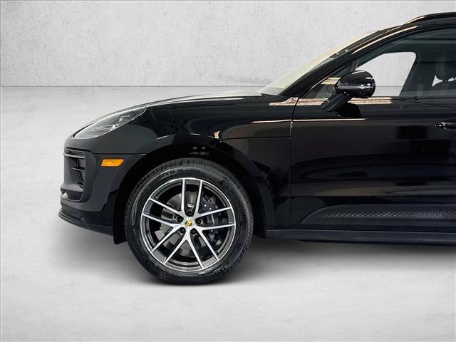 Certified 2026 Porsche Macan AWD/4WD image 28