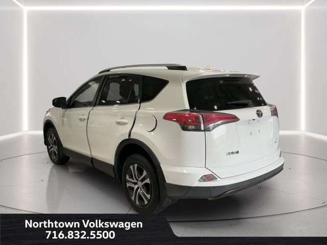 Used 2016 Toyota RAV4 LE AWD/4WD image 3