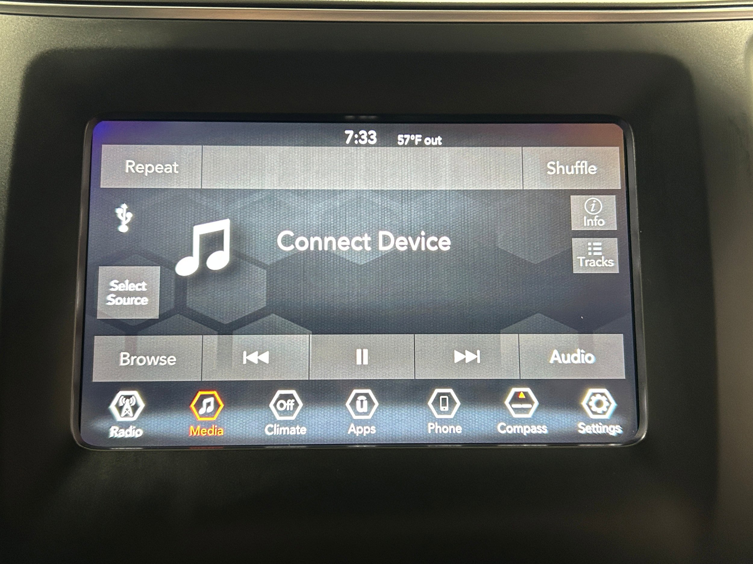Used 2019 Jeep Cherokee Latitude Plus AWD/4WD image 6