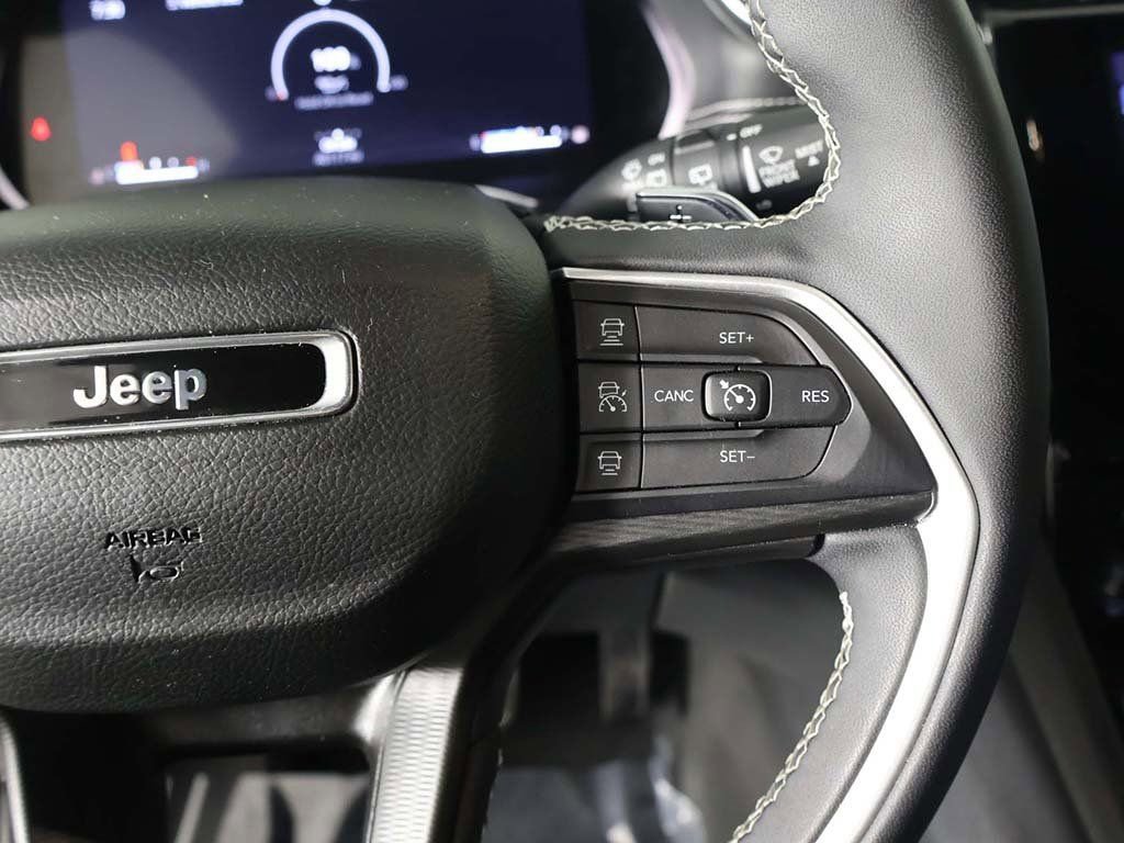 Used 2024 Jeep Grand Cherokee L Laredo image 44