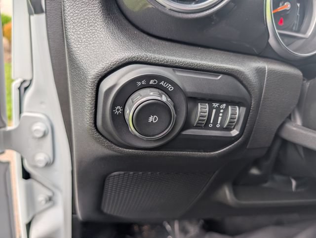 Used 2022 Jeep Wrangler Unlimited Sahara AWD/4WD image 18
