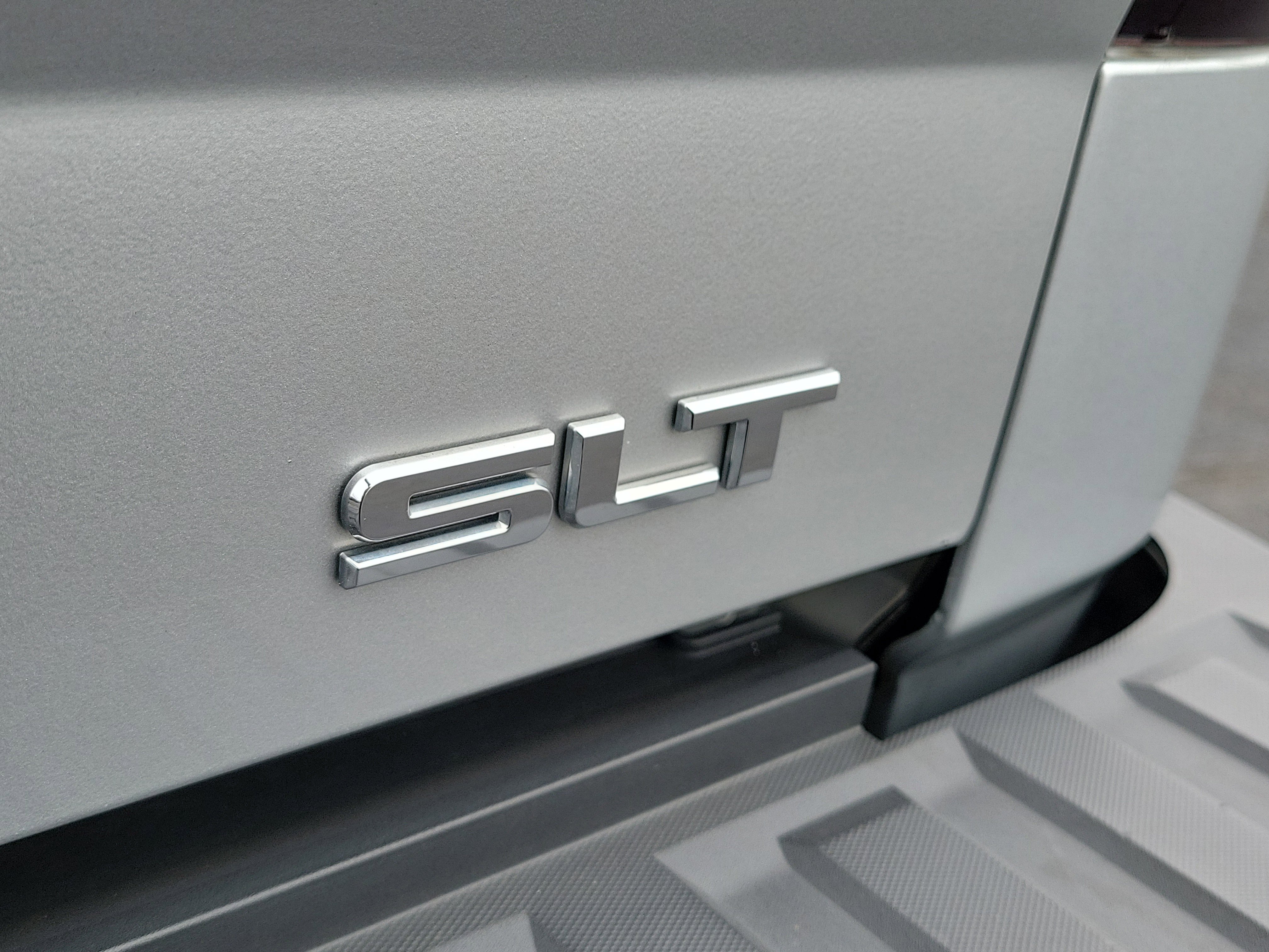 Used 2015 GMC Sierra 1500 SLT w/ SLT Crew Cab Value Package image 6