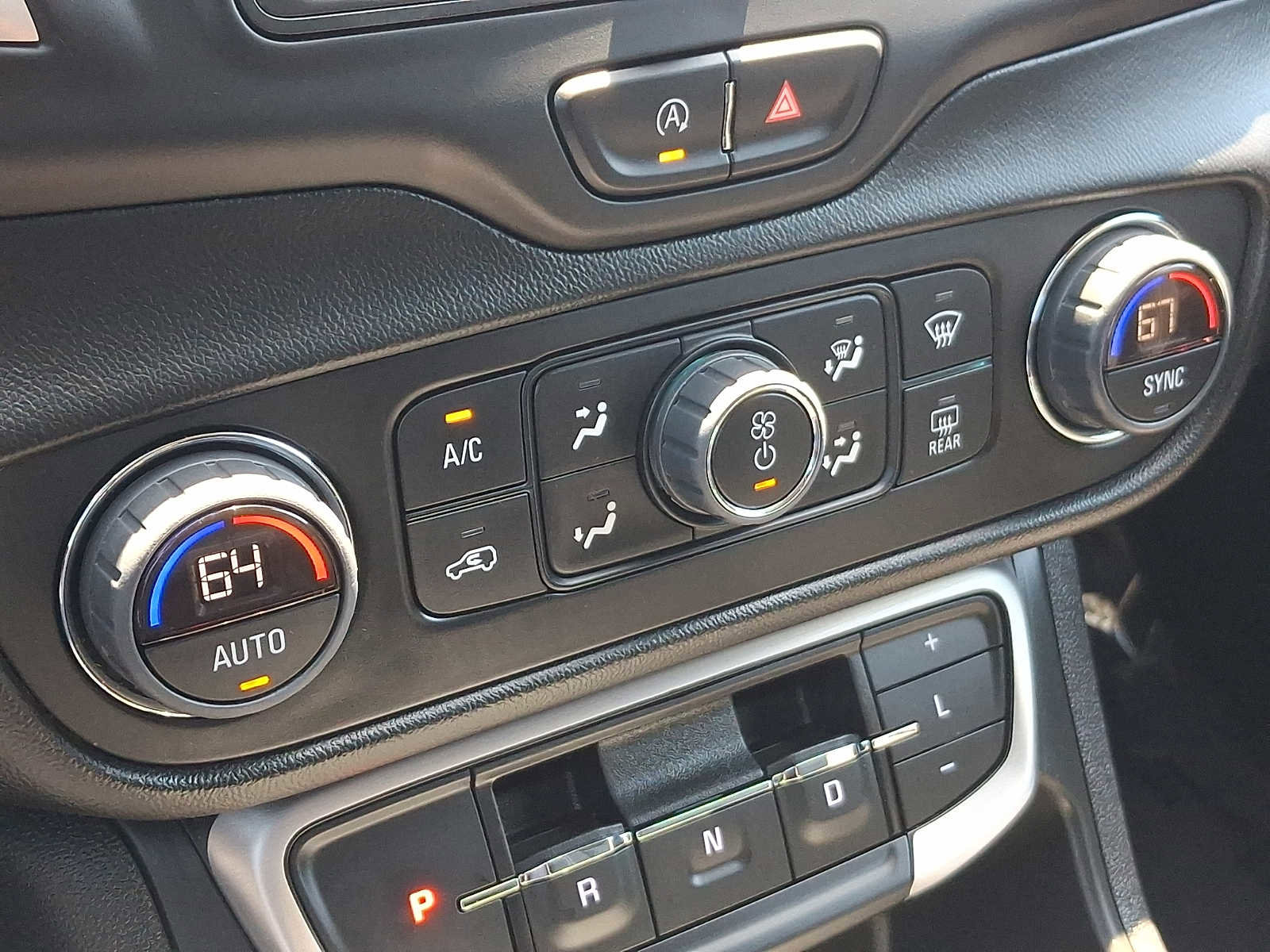 Used 2023 GMC Terrain SLE w/ Driver Convenience Package FWD image 18