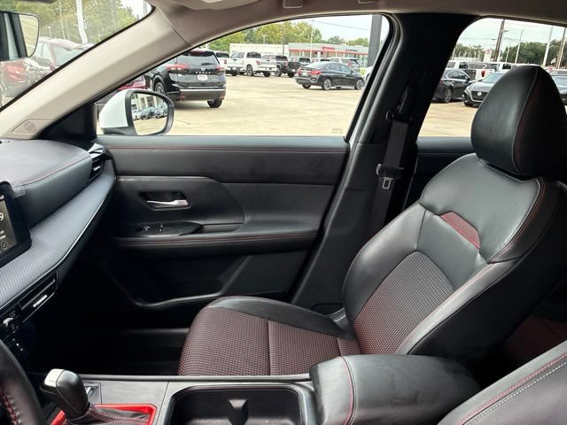 Used 2025 Nissan Kicks SR w/ Illumination Package FWD image 16