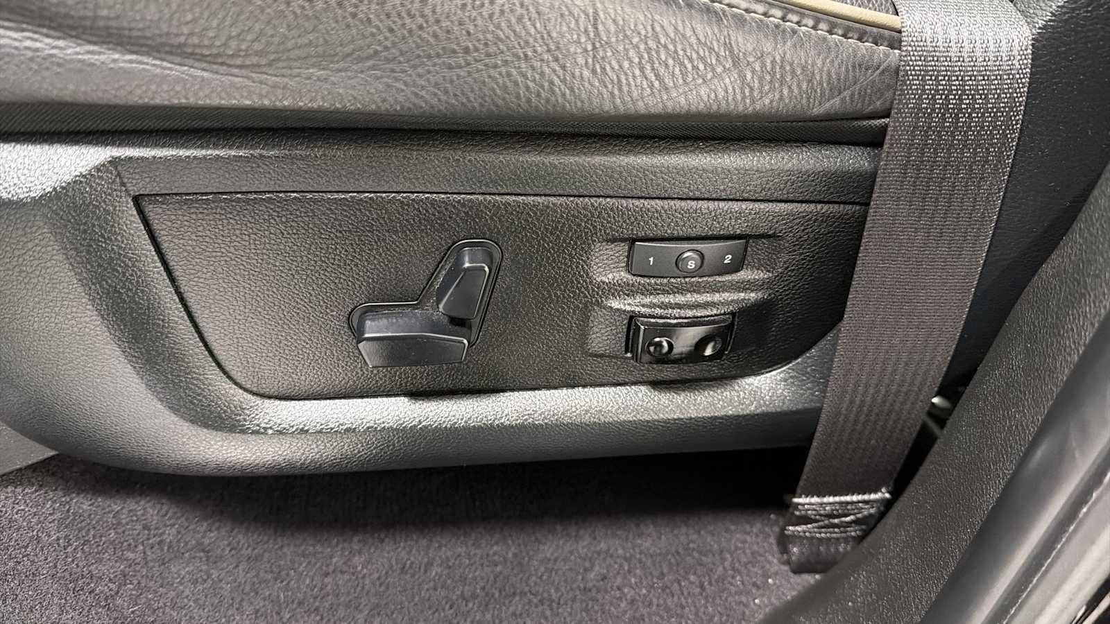 Used 2018 RAM 3500 Laramie Longhorn AWD/4WD image 14