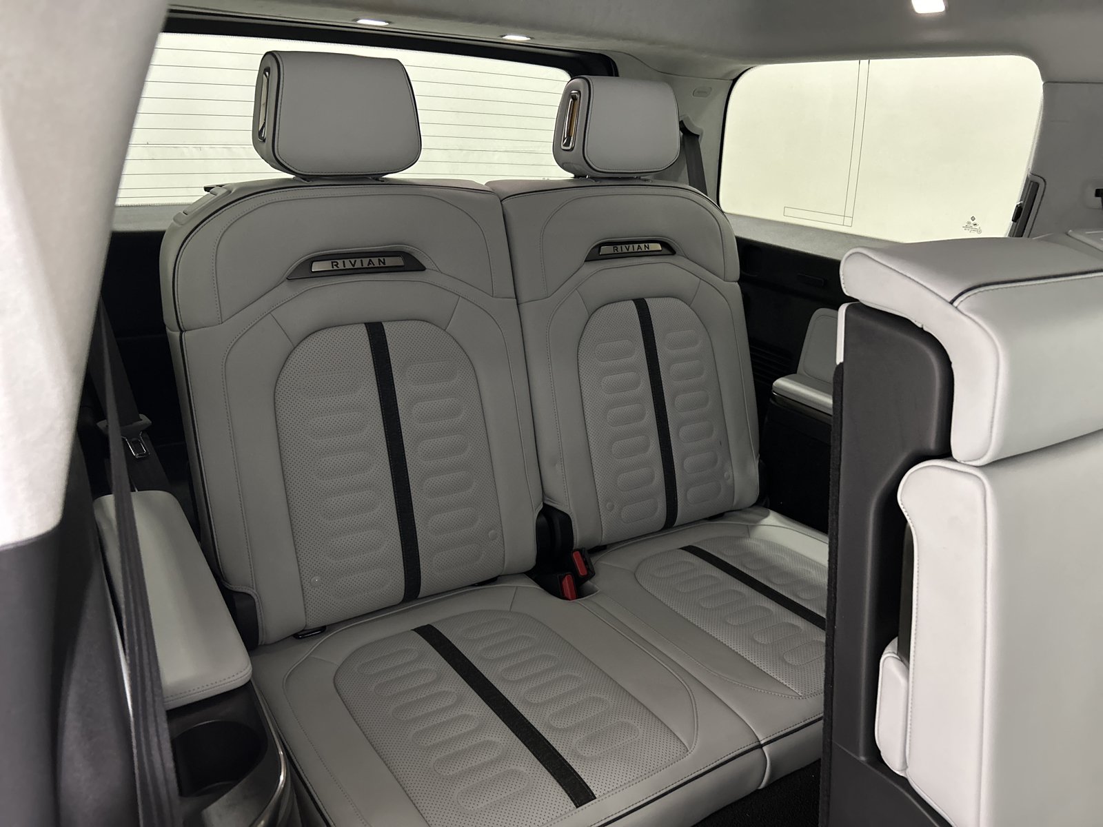 Used 2024 Rivian R1S Adventure AWD/4WD image 25