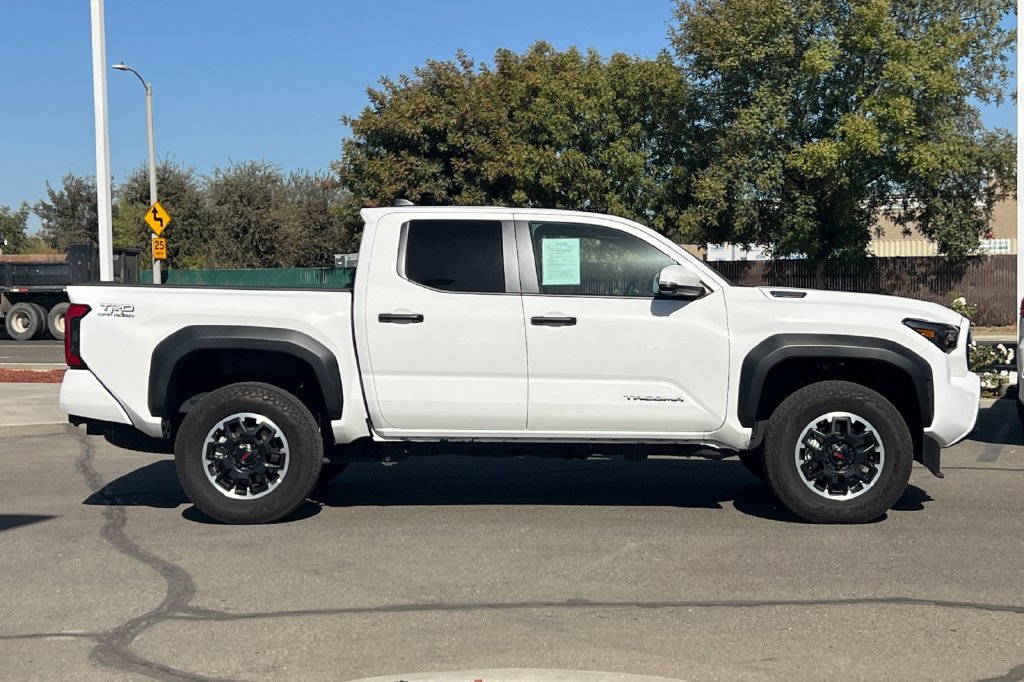 Certified 2026 Toyota Tacoma TRD Off-Road w/ TRD Off Road Premium Package AWD/4WD image 3