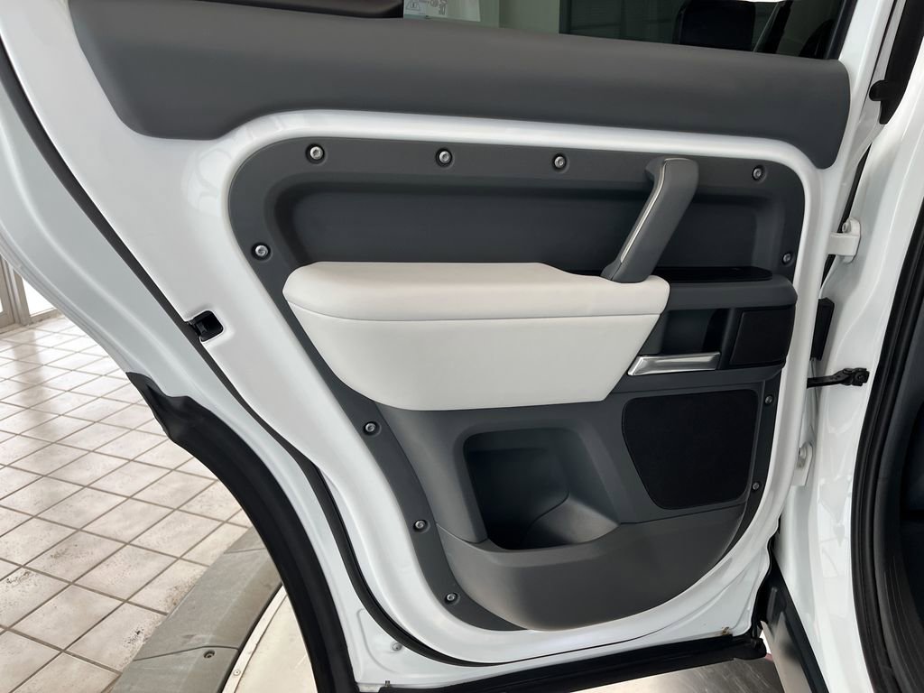 Used 2025 Land Rover Defender 110 S image 30