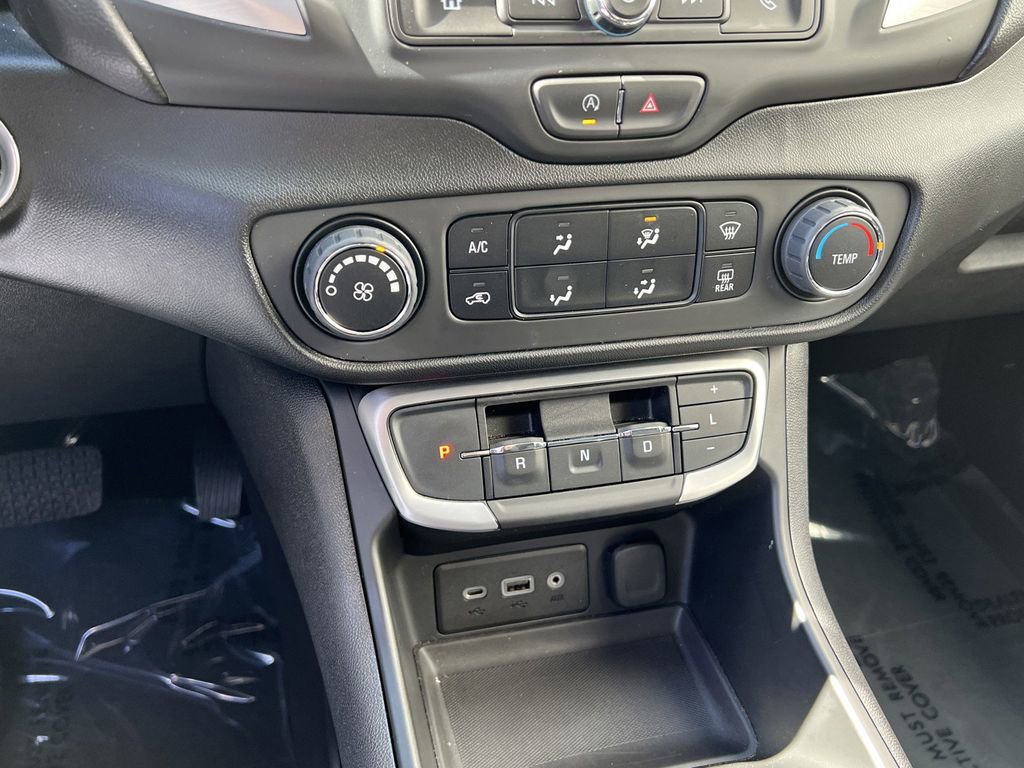 Used 2024 GMC Terrain SLE image 24