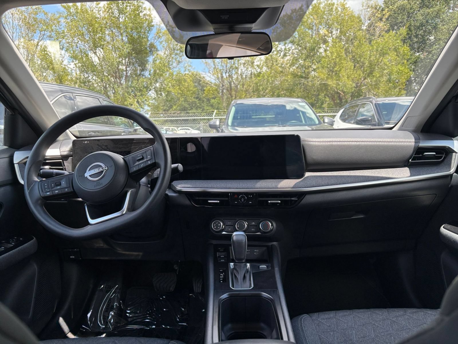 Used 2025 Nissan Kicks SV FWD image 31