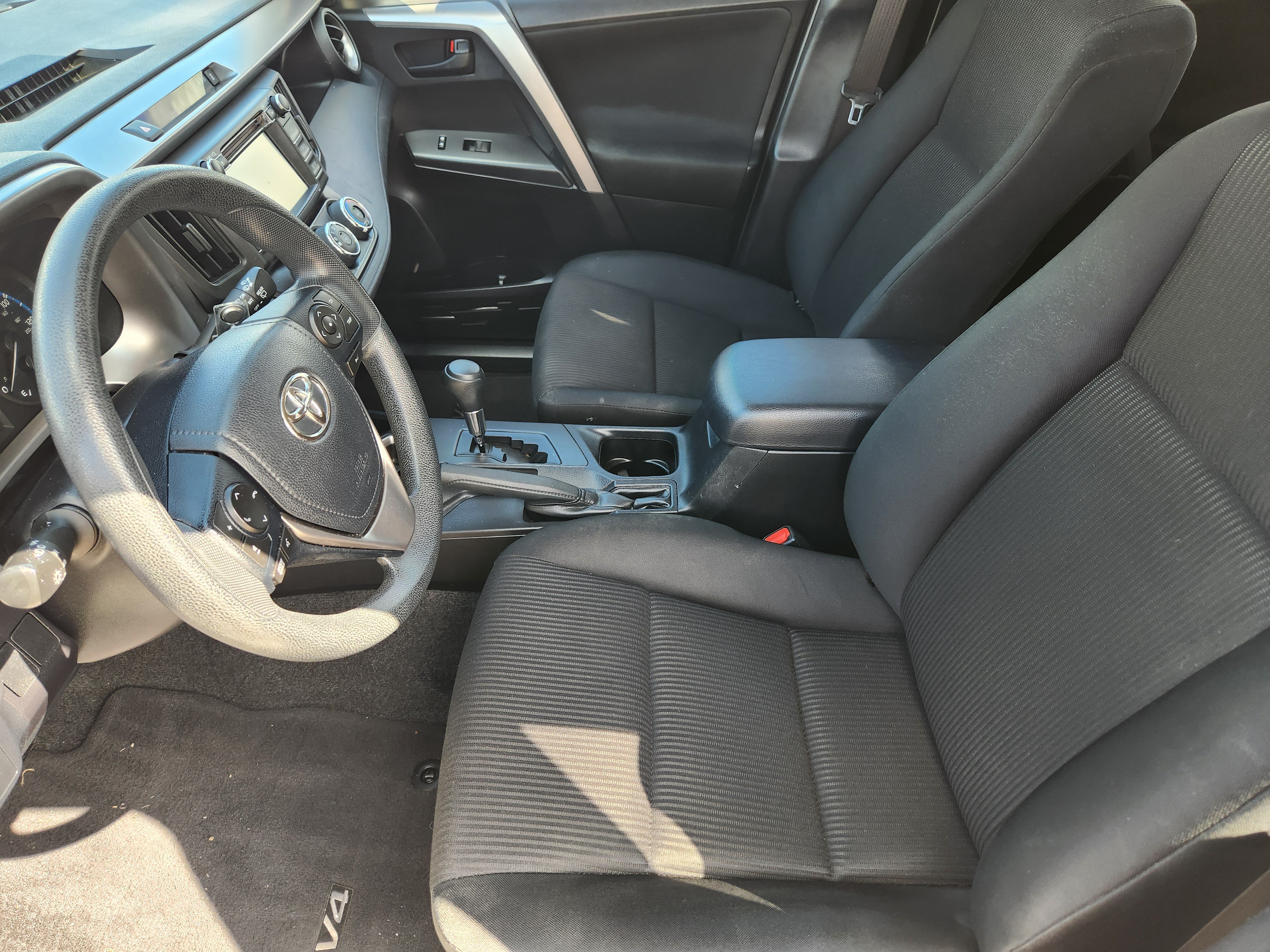 Used 2017 Toyota RAV4 LE FWD image 9