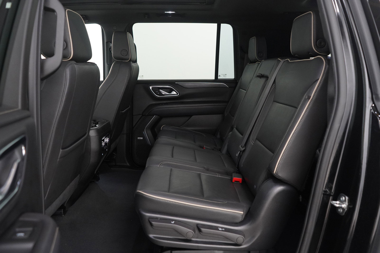 Used 2023 GMC Yukon XL SLT image 16