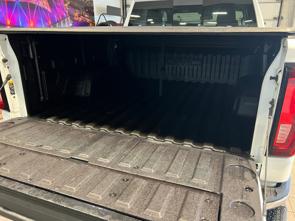 Used 2024 GMC Sierra 1500 SLT w/ SLT Premium Plus Package AWD/4WD image 9