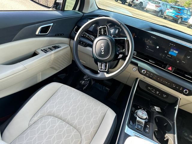 Used 2026 Kia Carnival EX FWD image 25