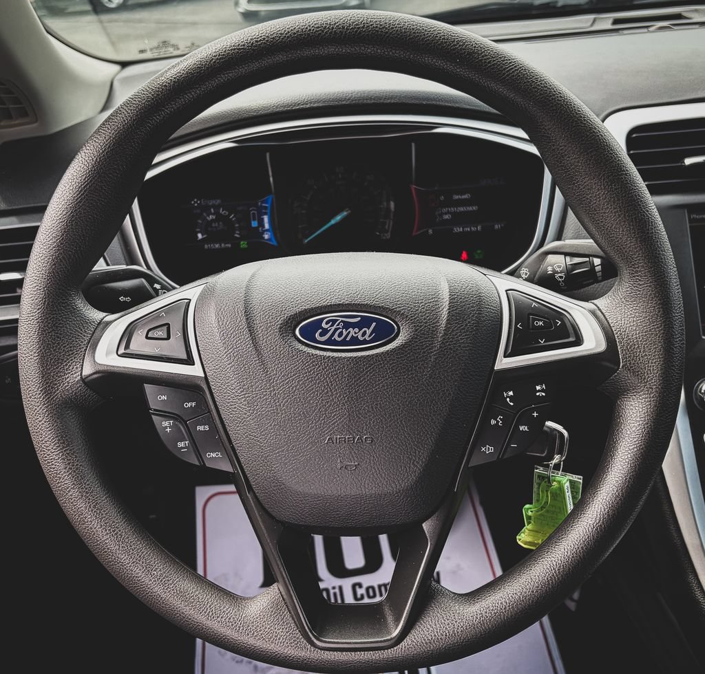Used 2016 Ford Fusion SE FWD image 8