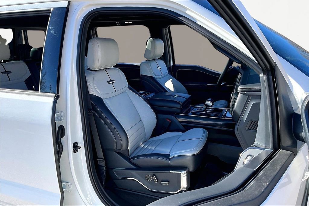 Used 2025 Ford F150 Lightning Platinum image 7