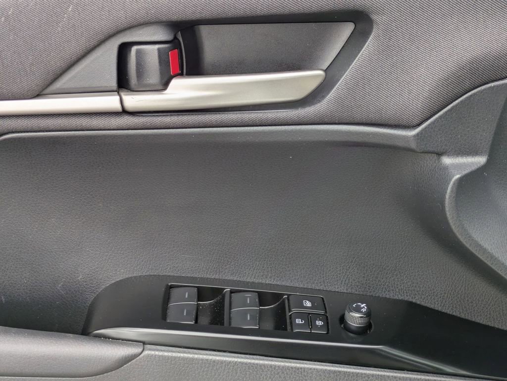 Used 2025 Toyota Camry LE image 13