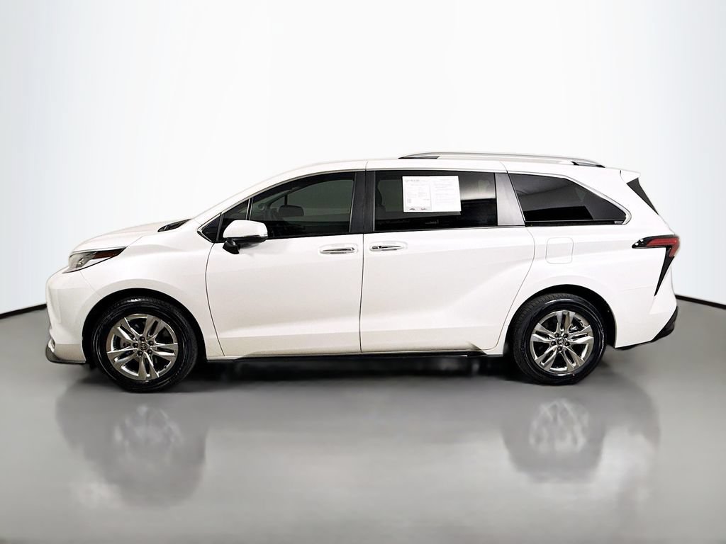 Certified 2023 Toyota Sienna Limited FWD image 4