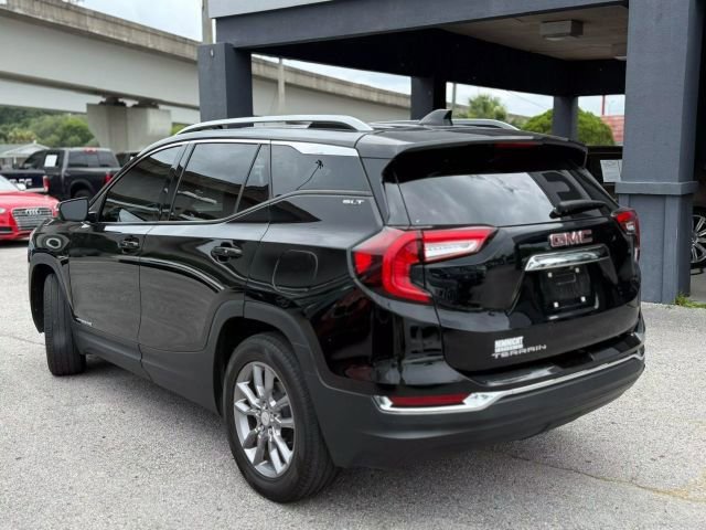 Used 2022 GMC Terrain SLT image 3