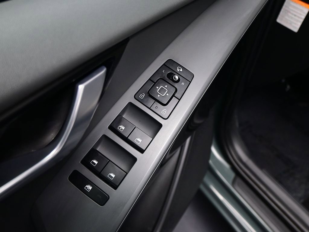 Used 2023 Kia Niro EX Touring image 10