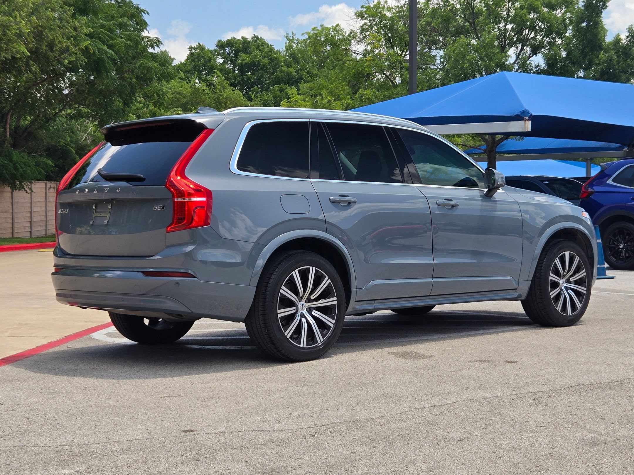 Used 2023 Volvo XC90 B5 Core AWD/4WD image 3