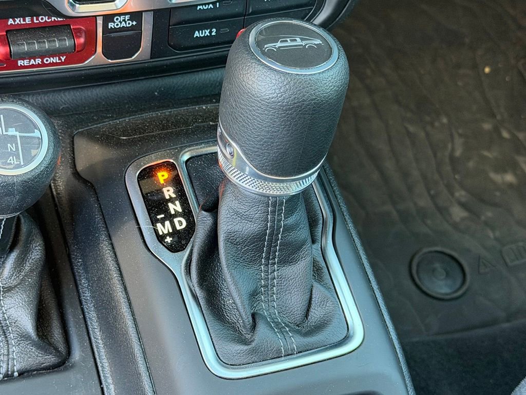 Used 2025 Jeep Gladiator Sport AWD/4WD image 19