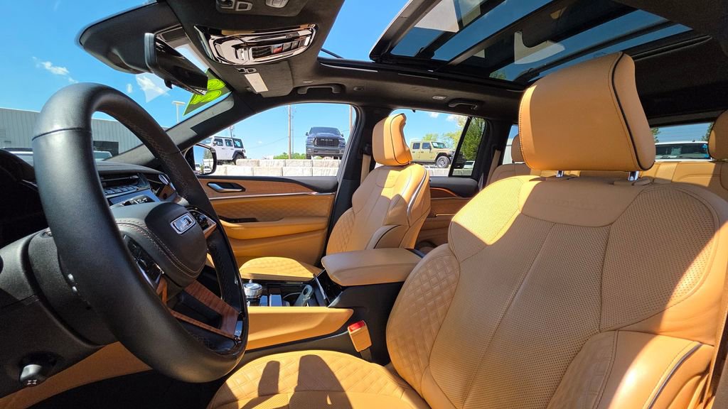 Used 2023 Jeep Grand Cherokee Summit AWD/4WD image 21