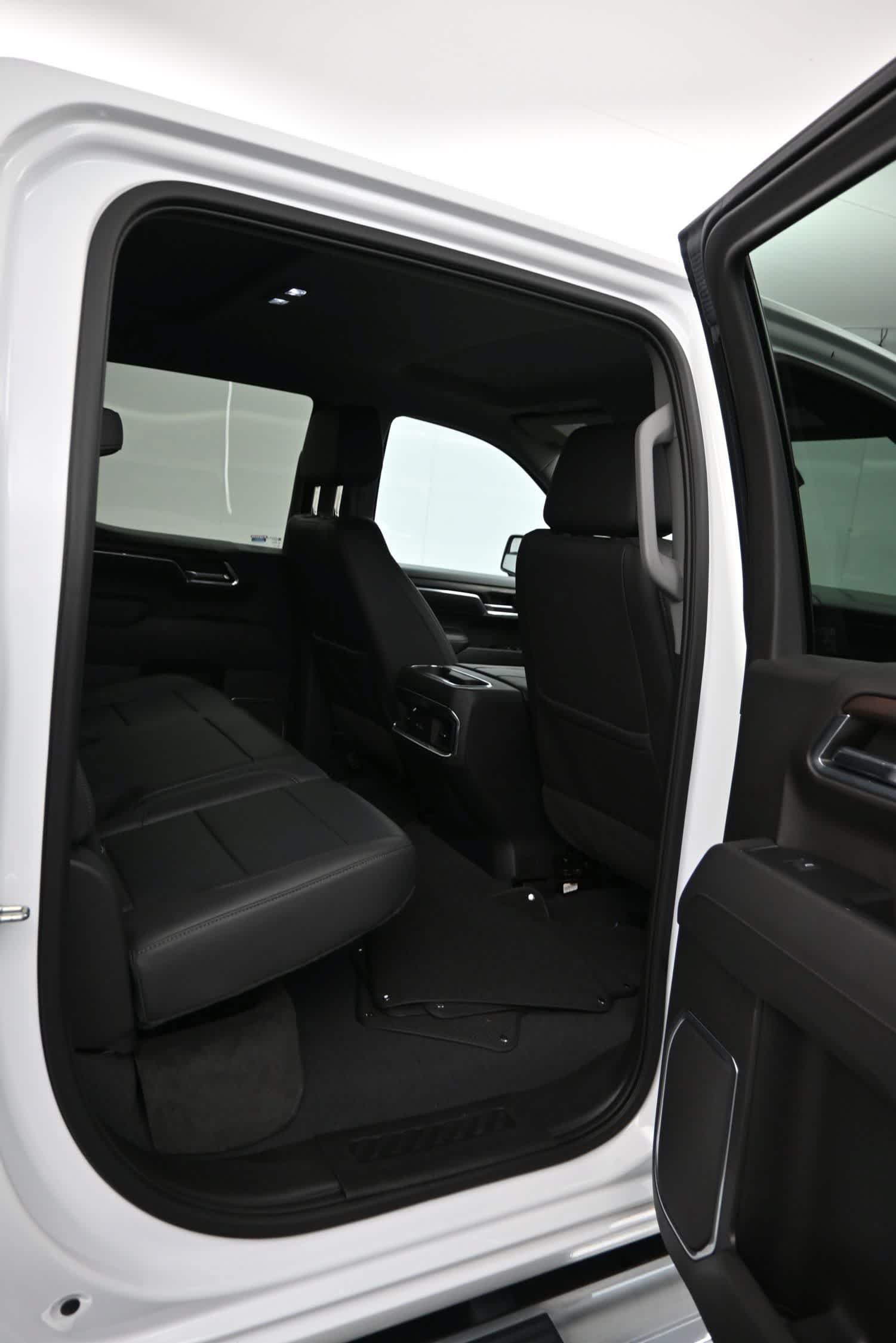 Used 2023 GMC Sierra 1500 SLT w/ SLT Premium Package AWD/4WD image 13