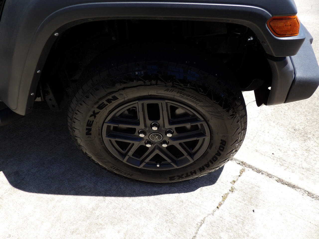 Used 2024 Jeep Wrangler Unlimited Sport image 21