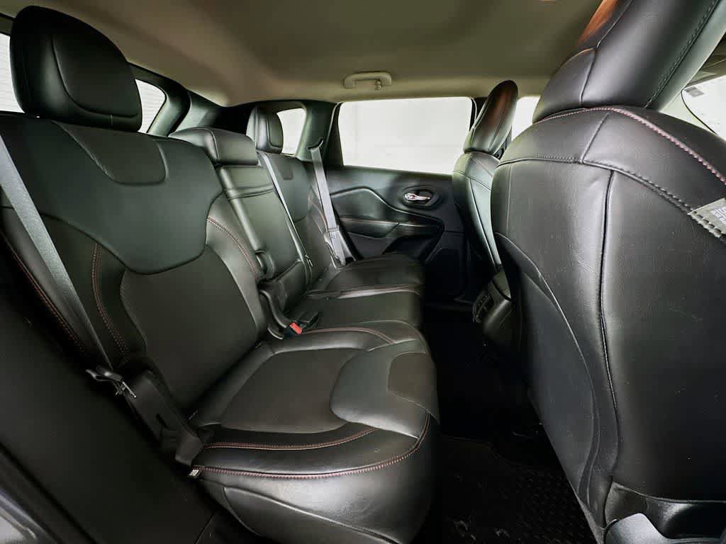 Used 2015 Jeep Cherokee Trailhawk w/ Comfort/Convenience Group AWD/4WD image 32
