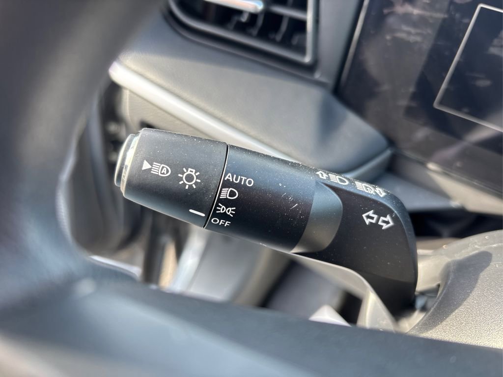 Used 2025 Nissan Kicks S image 30