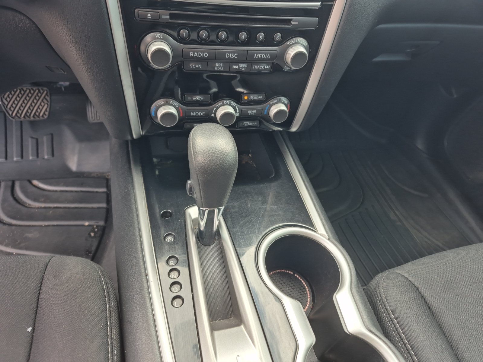 Used 2020 Nissan Pathfinder S FWD image 12