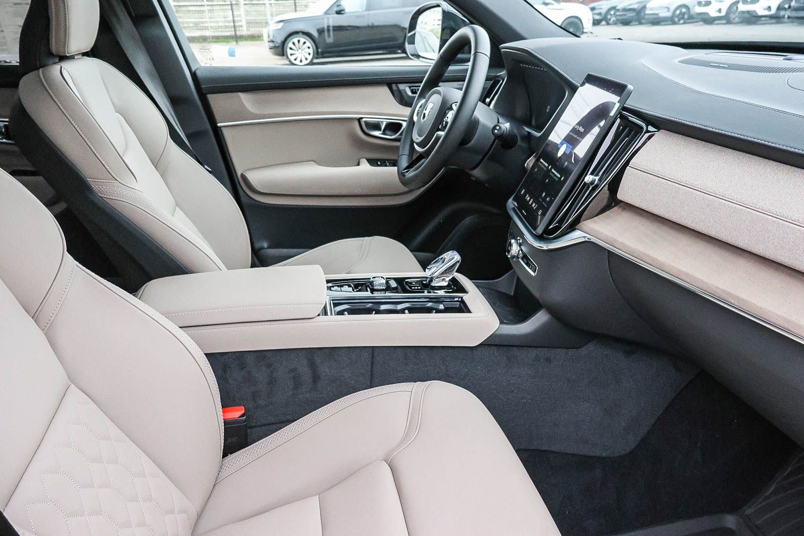 New 2026 Volvo XC90 T8 Plus w/ Protection Package Premier image 17