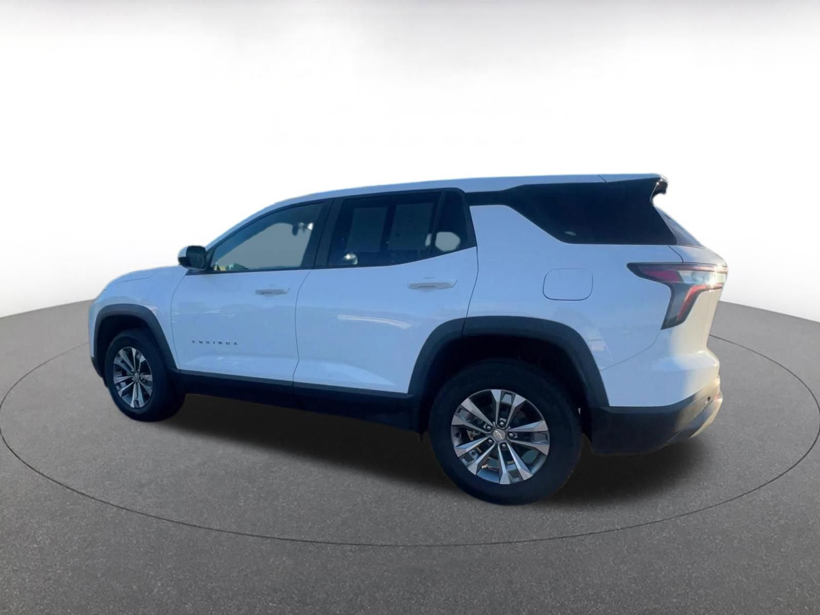 Used 2025 Chevrolet Equinox LT AWD/4WD image 10